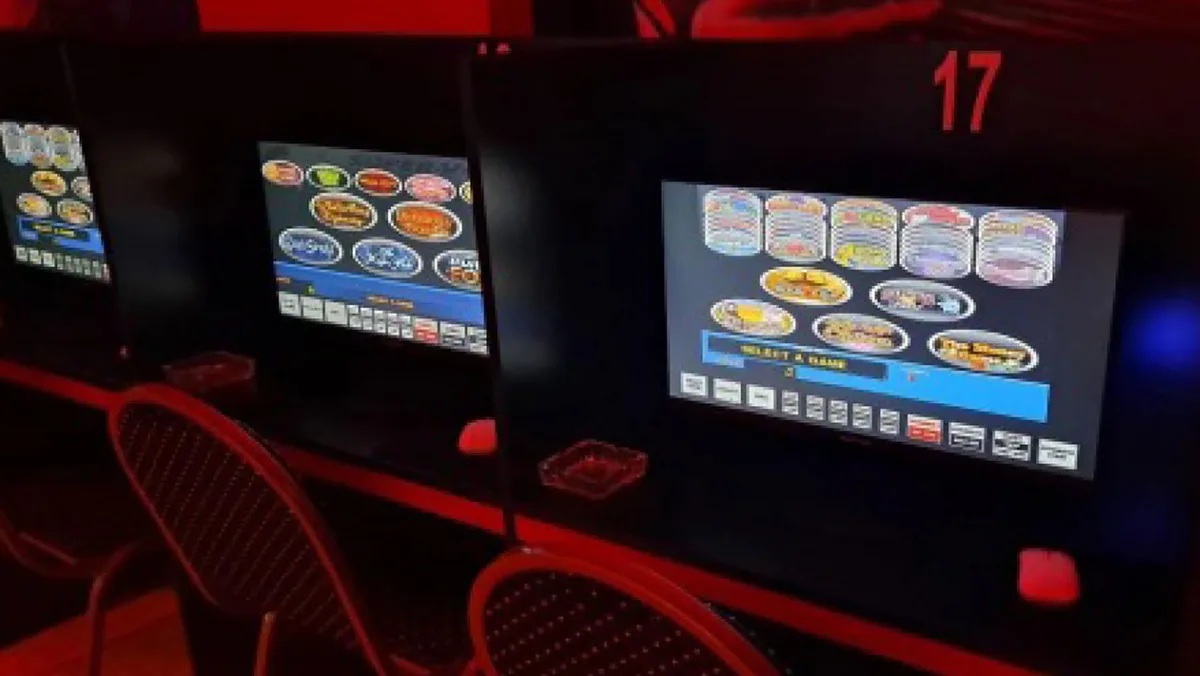 Condenaron a tres años de prisión en suspenso al dueño de un ciber de San Telmo que funcionaba como casino clandestino: tenía 25 computadoras para apostar