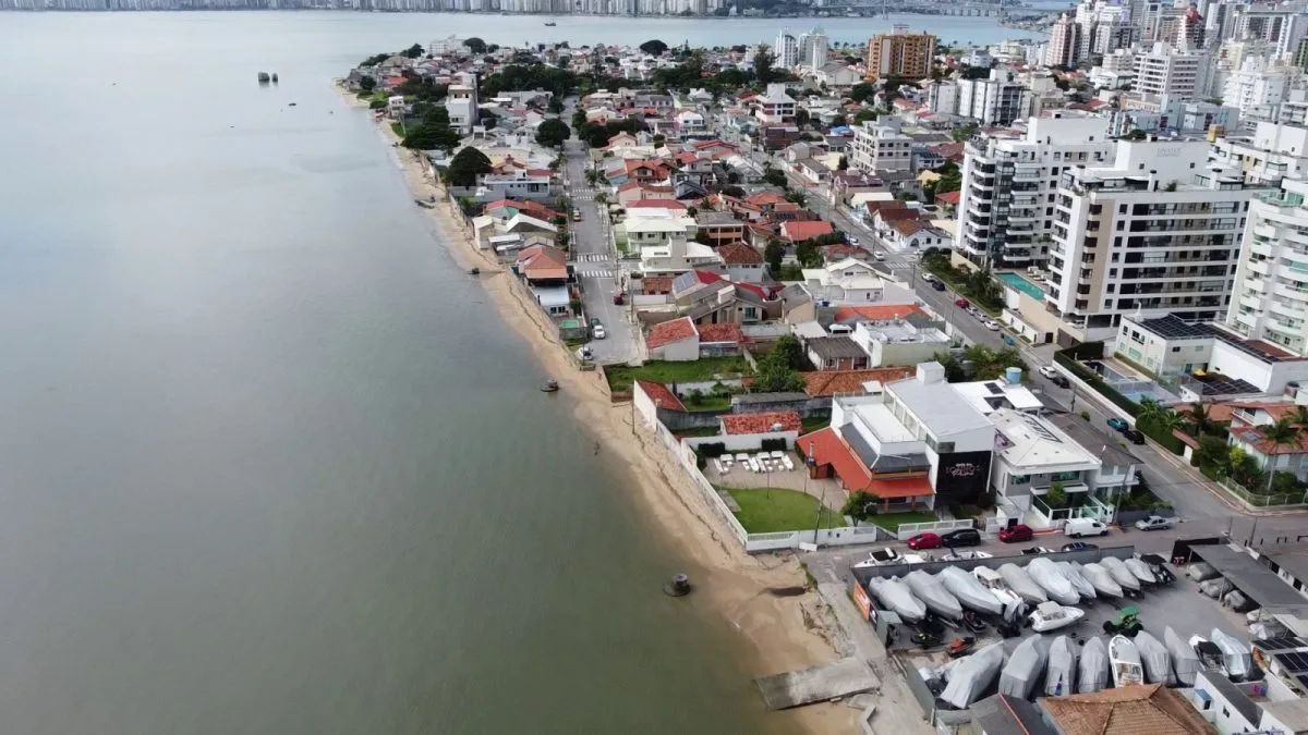 Manutenção da Casan vai interromper fornecimento de água em 6 regiões de Florianópolis; veja quando