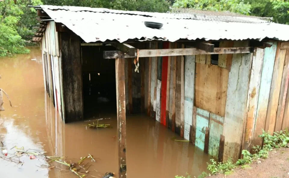 Após retirada de 41 famílias, Itaipu prevê alta do Rio Paraná e cheia pode atingir mais residências