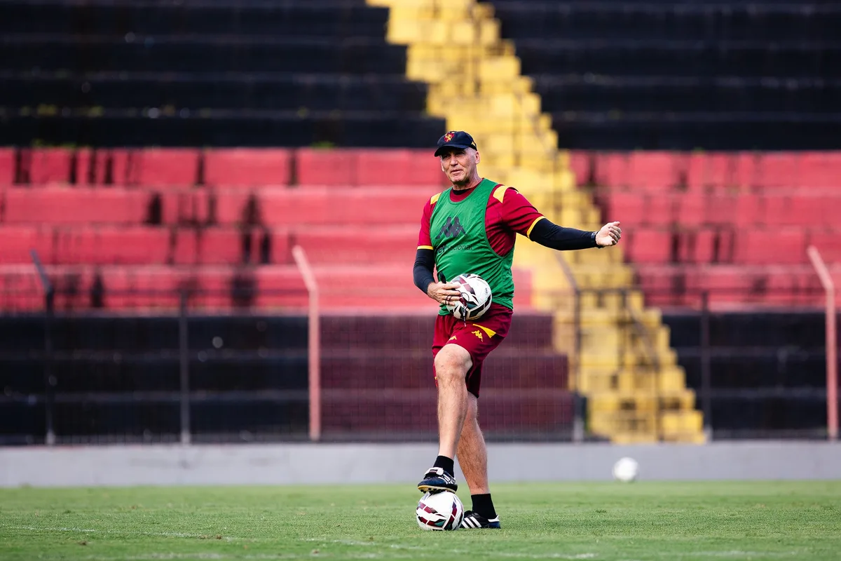 Dal Pozzo faz alerta ao Sport para série de jogos contra equipes do Z-4