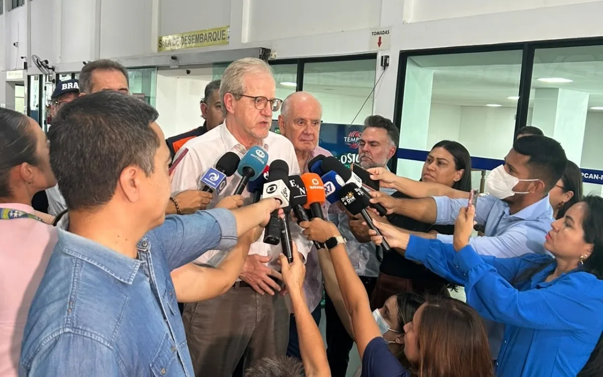 'Mais grave do que eu imaginava', diz ministro sobre queimadas no AM após sobrevoo em áreas afetadas