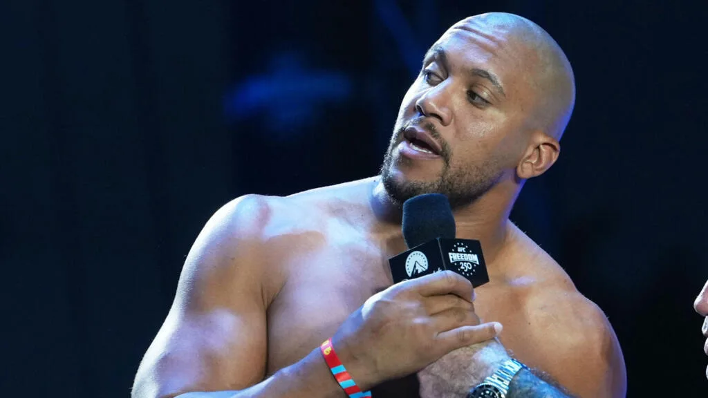 MMA: Ciryl Gane est devenu le premier Français champion à l'UFC... mais doit encore gagner