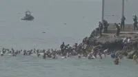 Moradores de Ceuta destroem acampamento improvisado de migrantes
