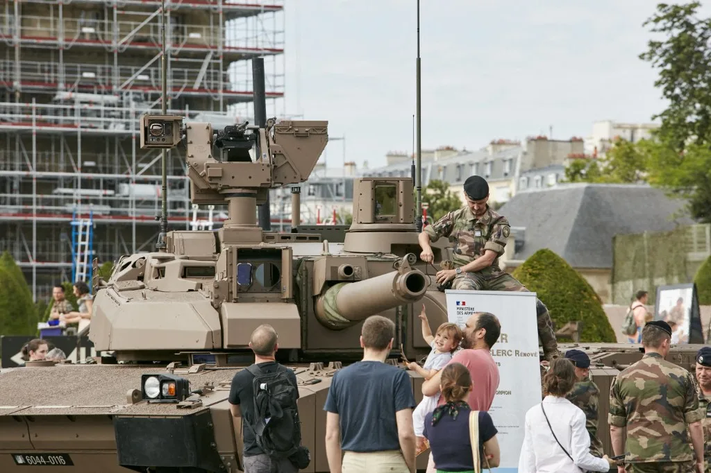 Des unités robotisées à l'analyse de données : comment intègre-t-on l'IA dans les armées françaises ?