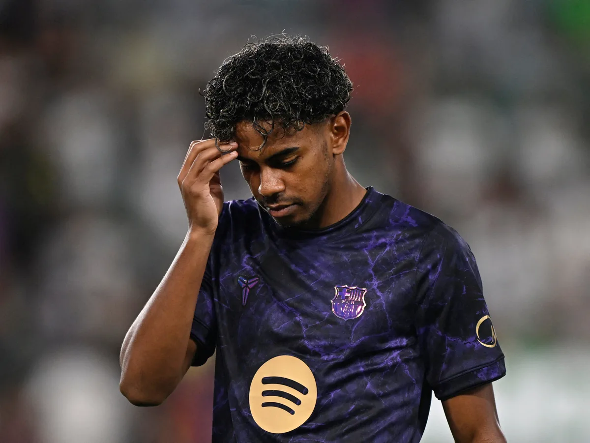 Lamine regresó displicente y fastidioso