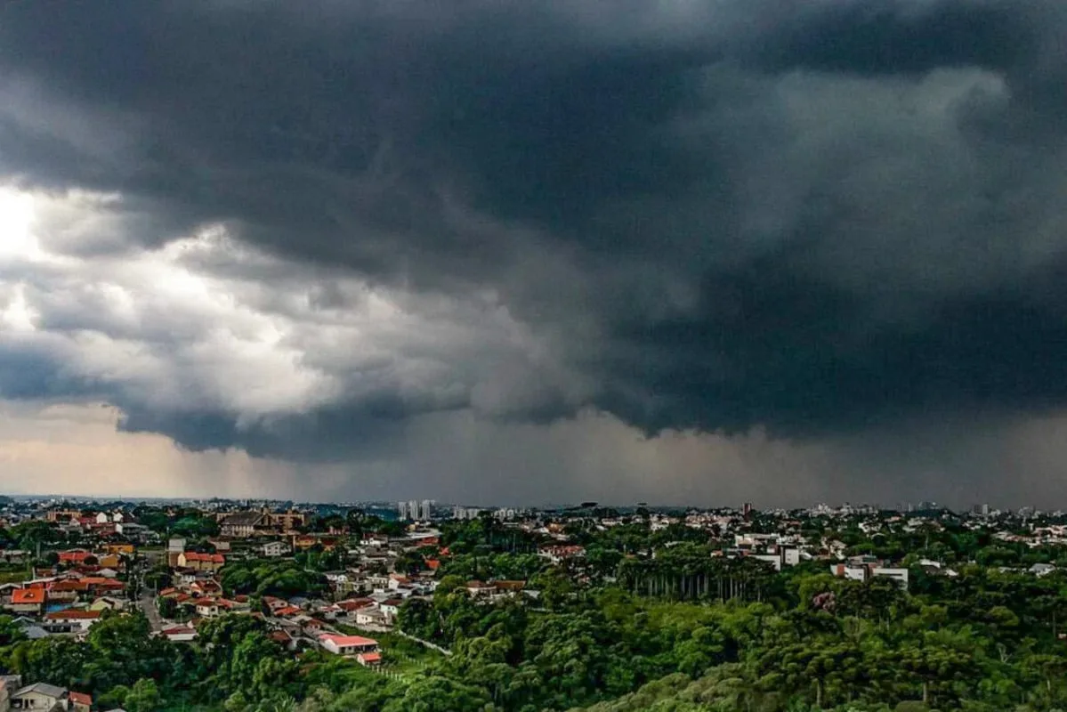 Paraná entra em alerta amarelo para temporais a partir desta quinta