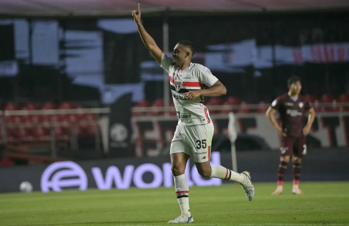 Sabino vibra com vaga do São Paulo nas quartas e brinca: “Talvez seja a maior Sul-Americana de todas”