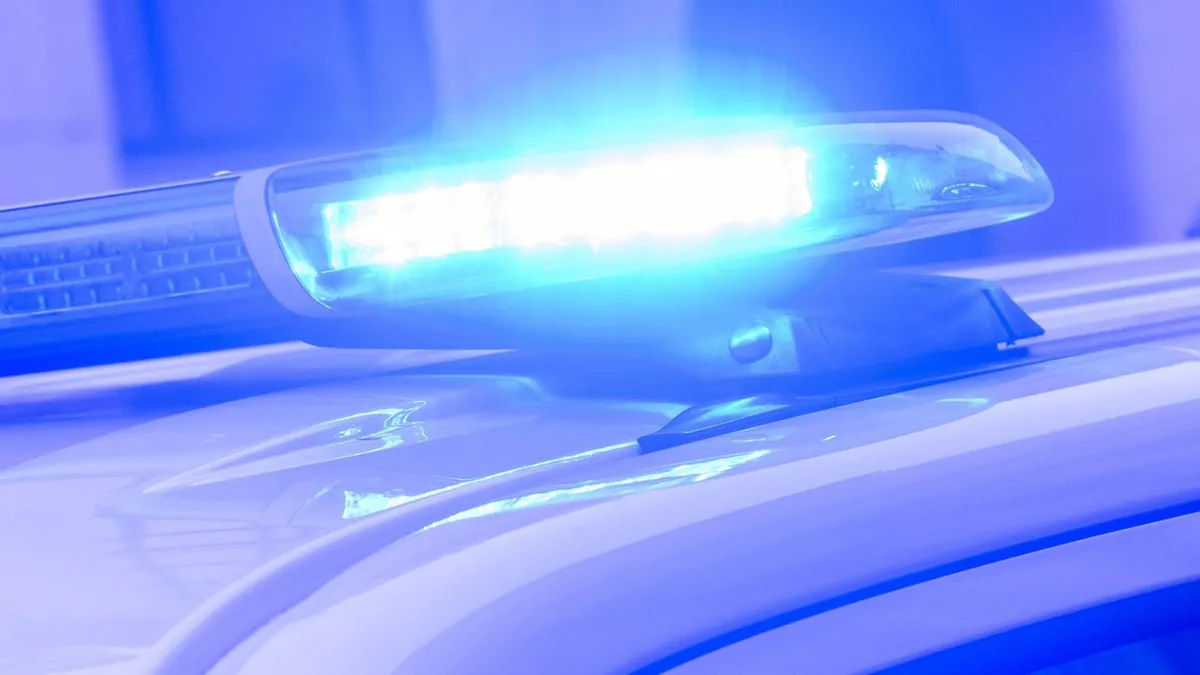 Straßenverkehr: Hochzeitskorso bedrängt Radfahrerin – 35-Jährige stürzt