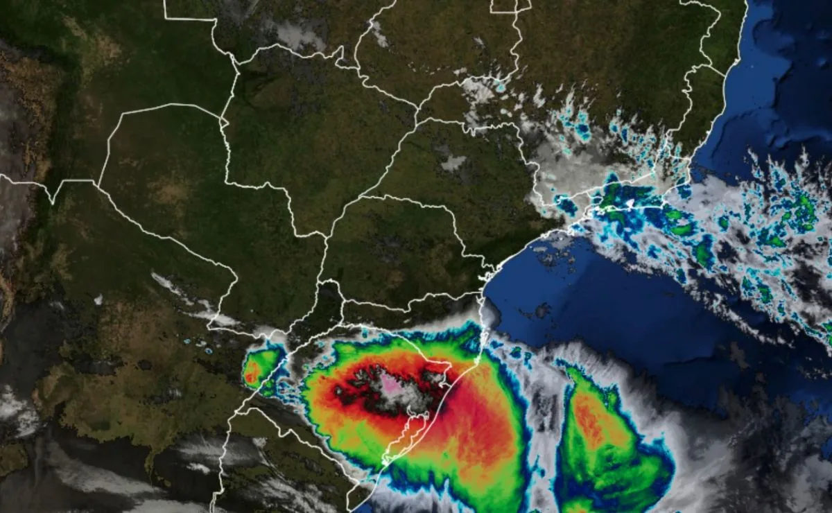 Duplo ciclone e frente fria formam cenário de alto risco para tempestades; veja o que esperar em Curitiba