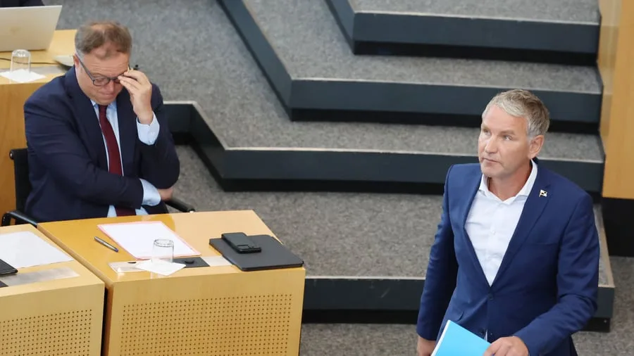 Thüringer Landtag: Höcke verliert Misstrauensantrag gegen Regierungschef Voigt