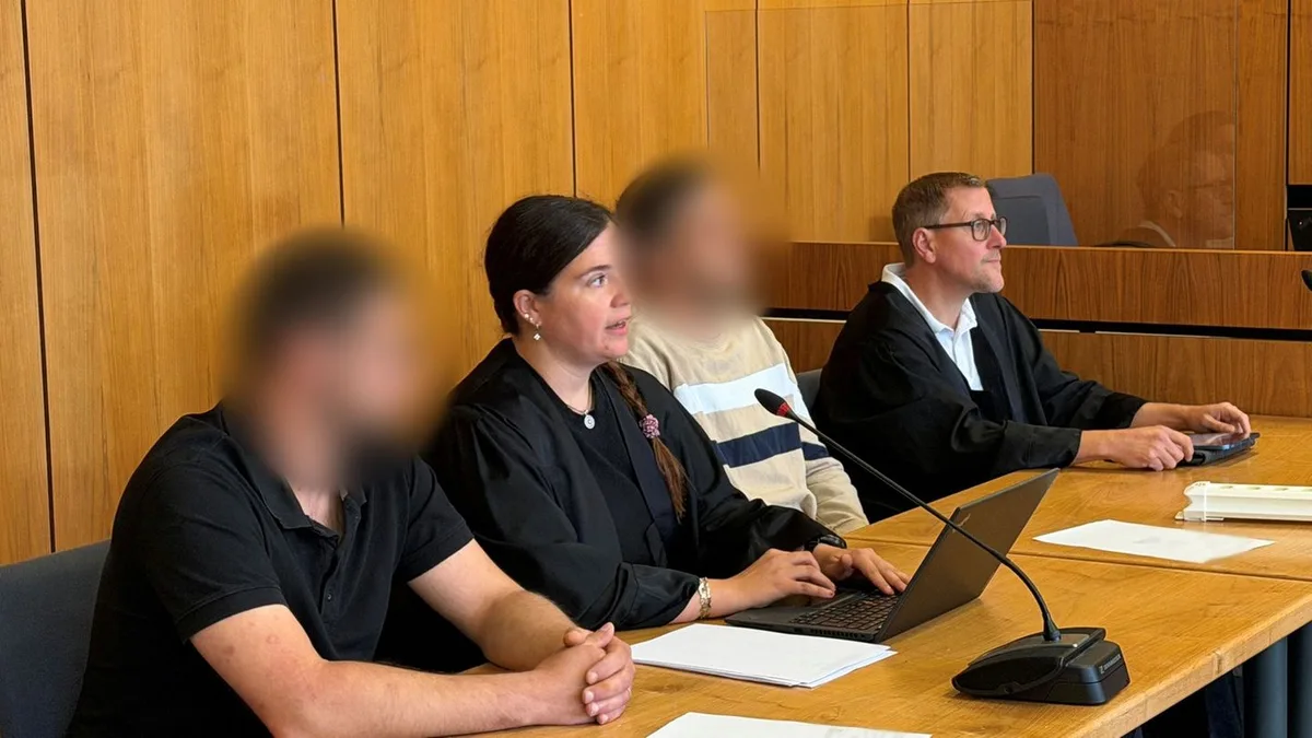 Zum Prozessauftakt: Falsche Polizisten gestehen - 205.000 Euro ergaunert?