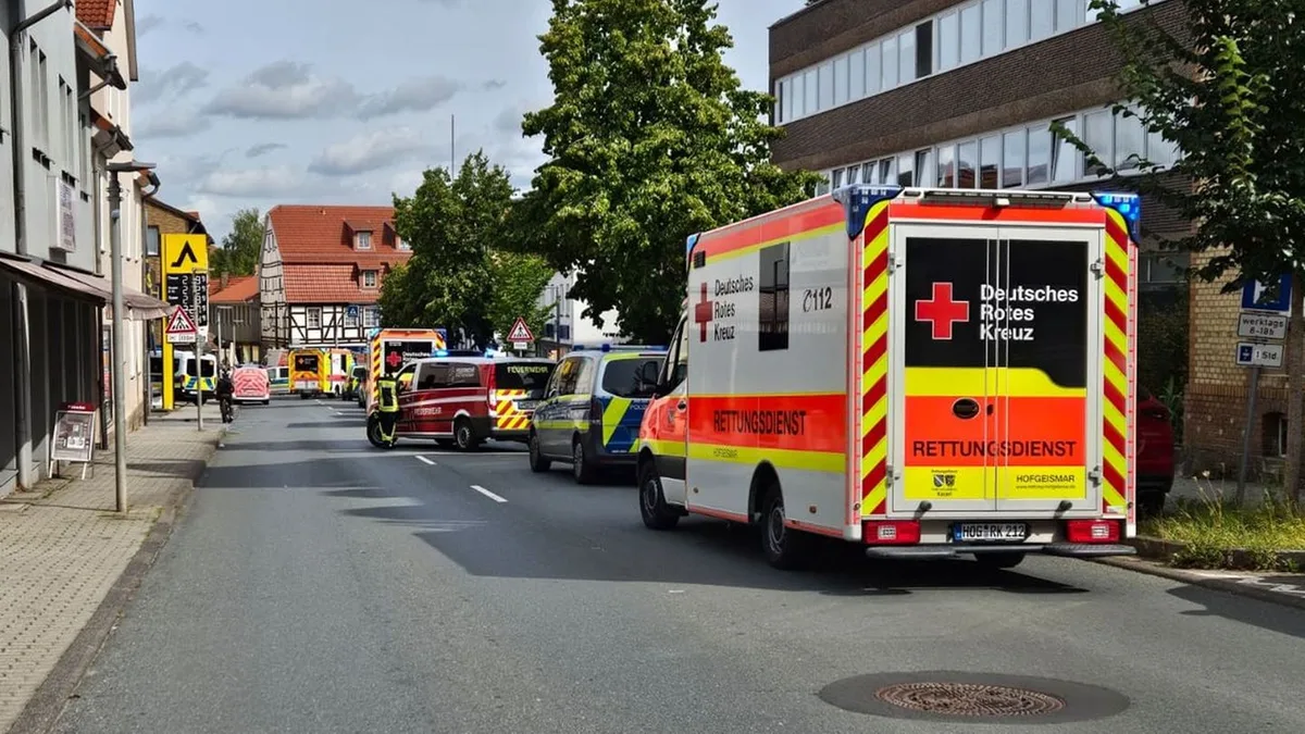 Hofgeismar: Auto fährt durch Fußgängerzone in Hessen – mehrere Verletzte