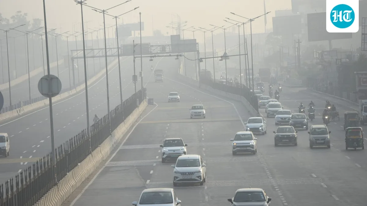 Vehicles move through smog as AQI begins to shoot up in Delhi, Ghaziabad