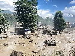 Auch Deutsche betroffen: Hunderte Touristen nach heftigen Überschwemmungen in Nepal vermisst