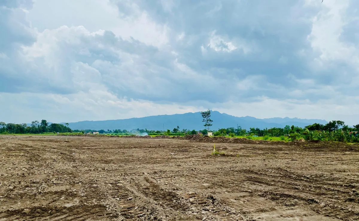 Aposentado de 66 anos compra terreno por R$ 65 mil em leilão, inicia obra e descobre dívida omitida pelo banco