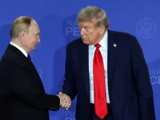 Donald Trump multiplie les cadeaux à Vladimir Poutine à l’approche des élections de mi-mandat
