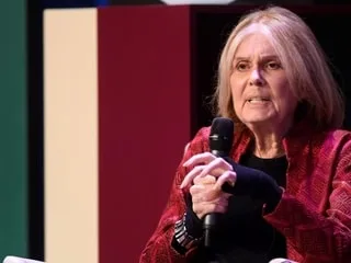 Gloria Steinem, figure américaine de la lutte féministe et antiraciste, est morte