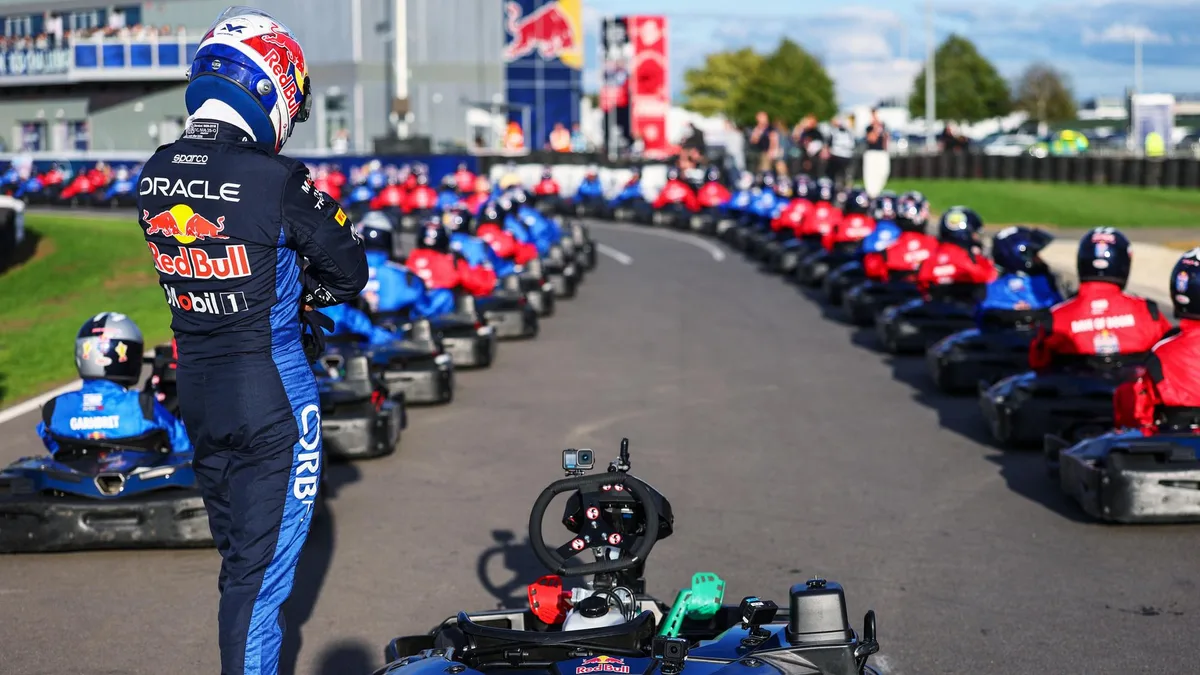 Max Verstappen remporte le défi « Max VS 100 » et se montre à la hauteur de sa réputation