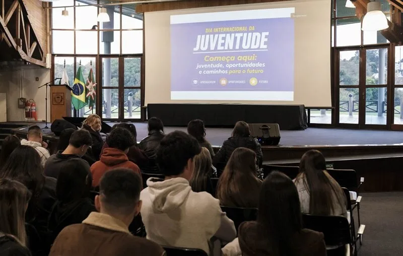 Evento em Curitiba reuniu 200 jovens em encontro sobre trabalho e qualificação