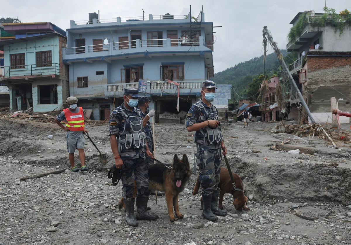 Las labores de rescate continúan en Nepal frente al temor de una nueva riada: al menos 626 muertos y casi 3.000 desaparecidos