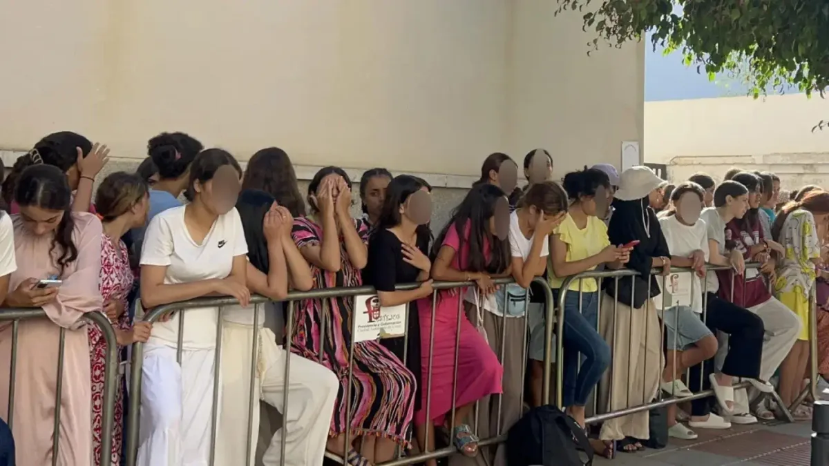 El Gobierno prepara el traslado urgente de 500 niñas migrantes de Ceuta a la Península