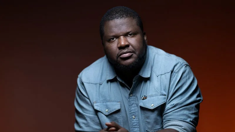 "Des erreurs inacceptables": Thélyson Orélien reconnaît des plagiats mais affirme qu'"aucune phrase" de son roman "n'a été créée" par une IA
