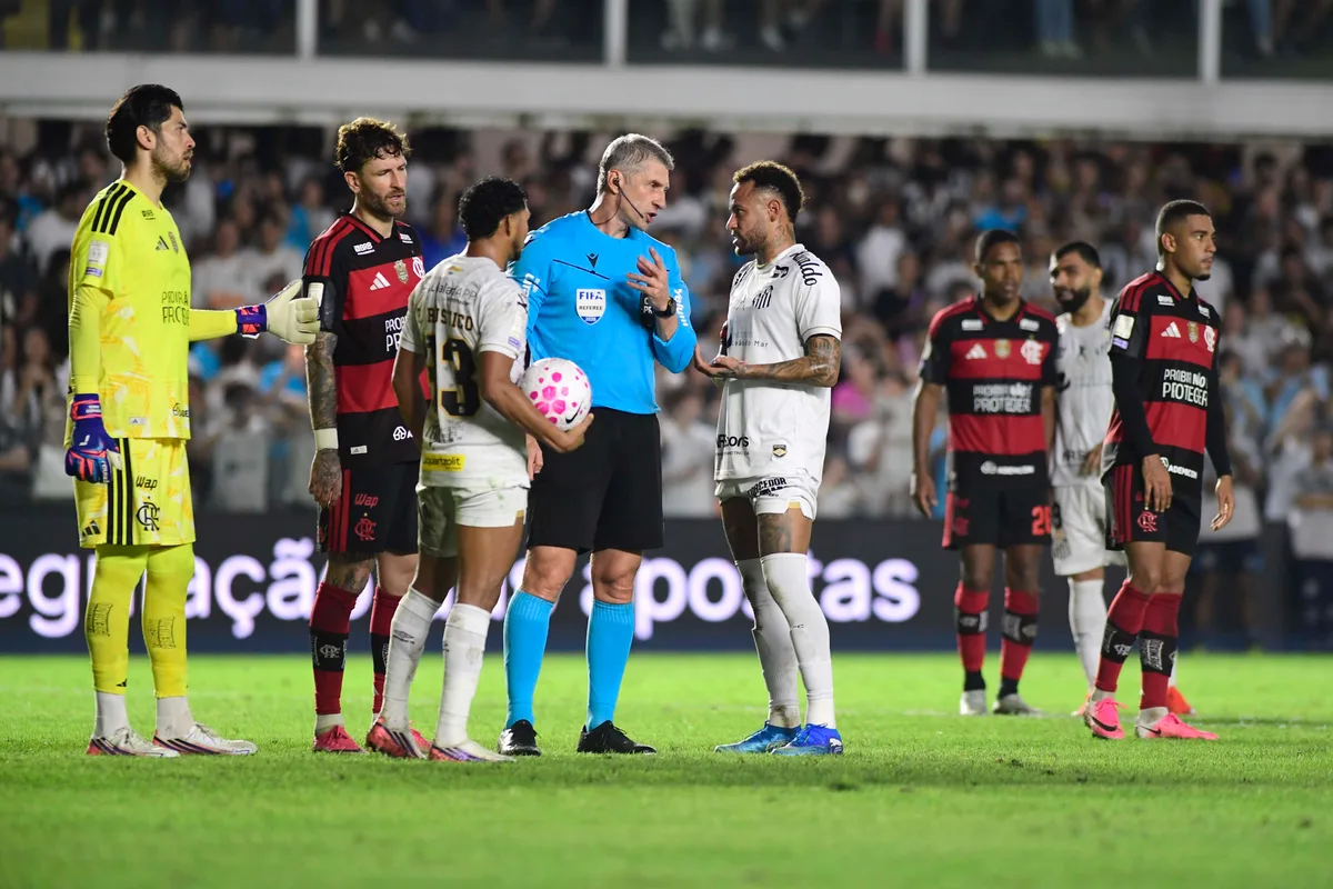 Análise: Flamengo se irrita com a arbitragem, recoloca o Santos no jogo e vê o empate reduzir a vantagem
