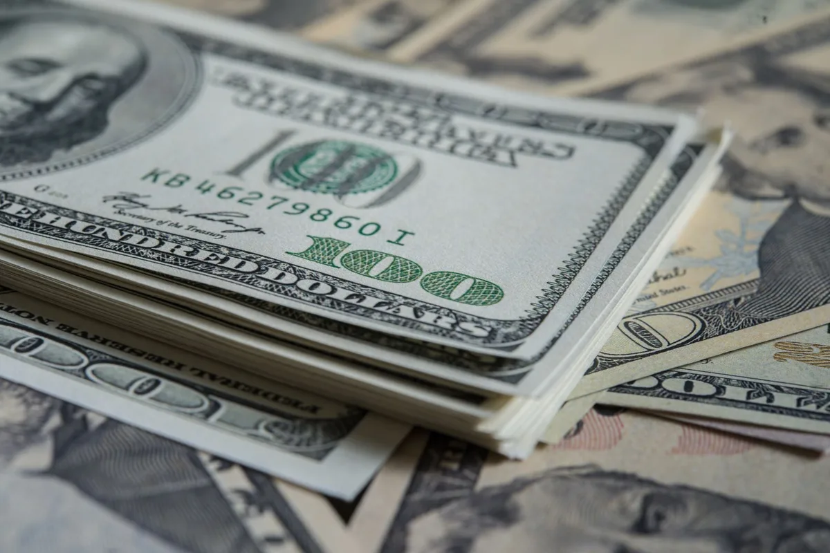 Actualización de la banda cambiaria: a cuánto puede llegar el dólar en noviembre sin intervención del Banco Central