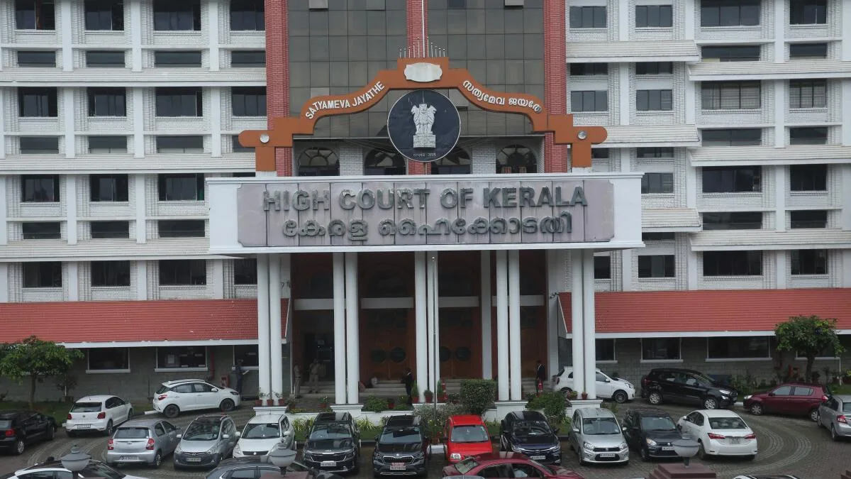 Kerala High Court reprimands State over its failure to collect fines for unauthorised flex boards, banners