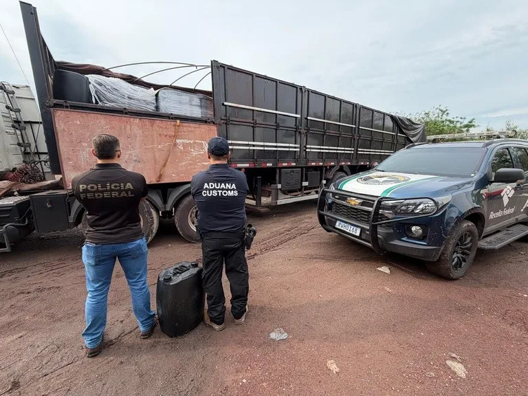 PF e Receita interceptam 17 mil litros de insumo para cocaína em MS
