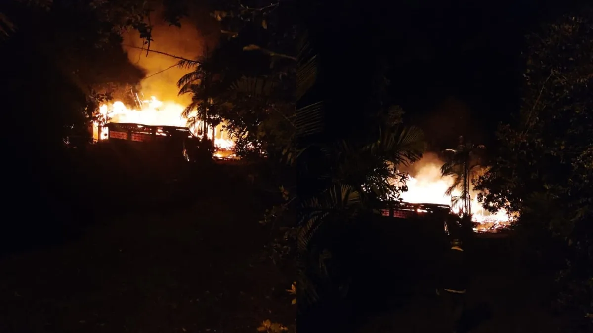 Dois idosos morrem em incêndio que destruiu casa de madeira no Vale do Itajaí, em SC
