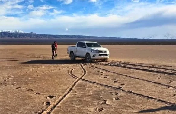 La increíbles fotos del daño ambiental en Pampa del Leoncito que provocó un médico en camioneta 4X4
