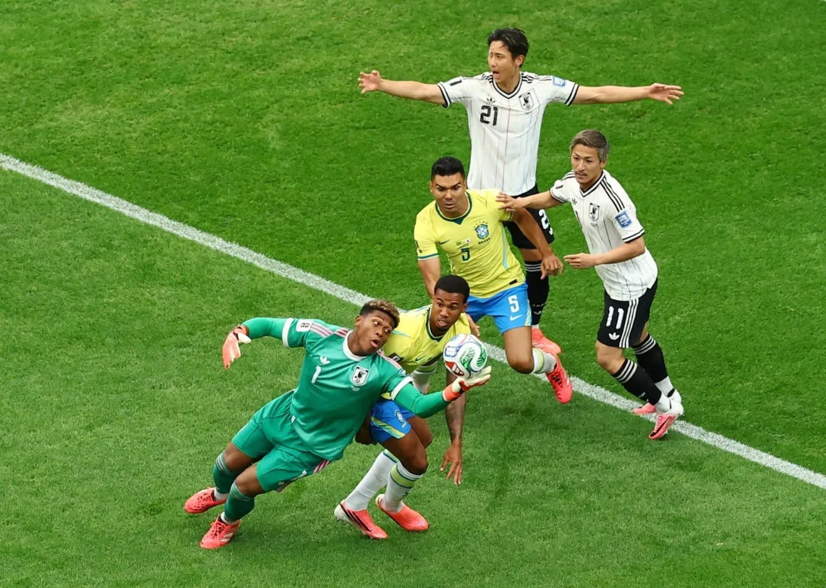Destaque contra o Brasil, goleiro desiste do PSG e escolhe outro time