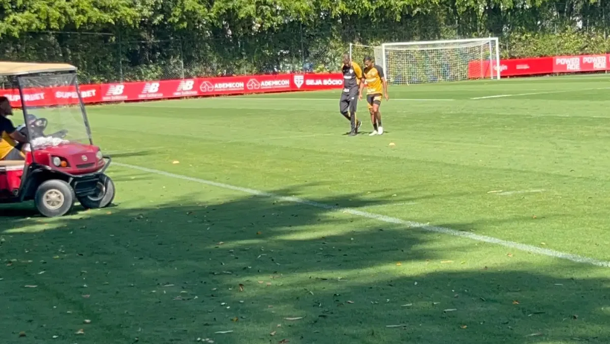 Victor Sá tem entorse no tornozelo e vira dúvida no São Paulo contra a Chapecoense
