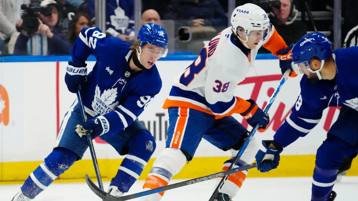 Maple Leafs fall into last in Atlantic with loss to Islanders