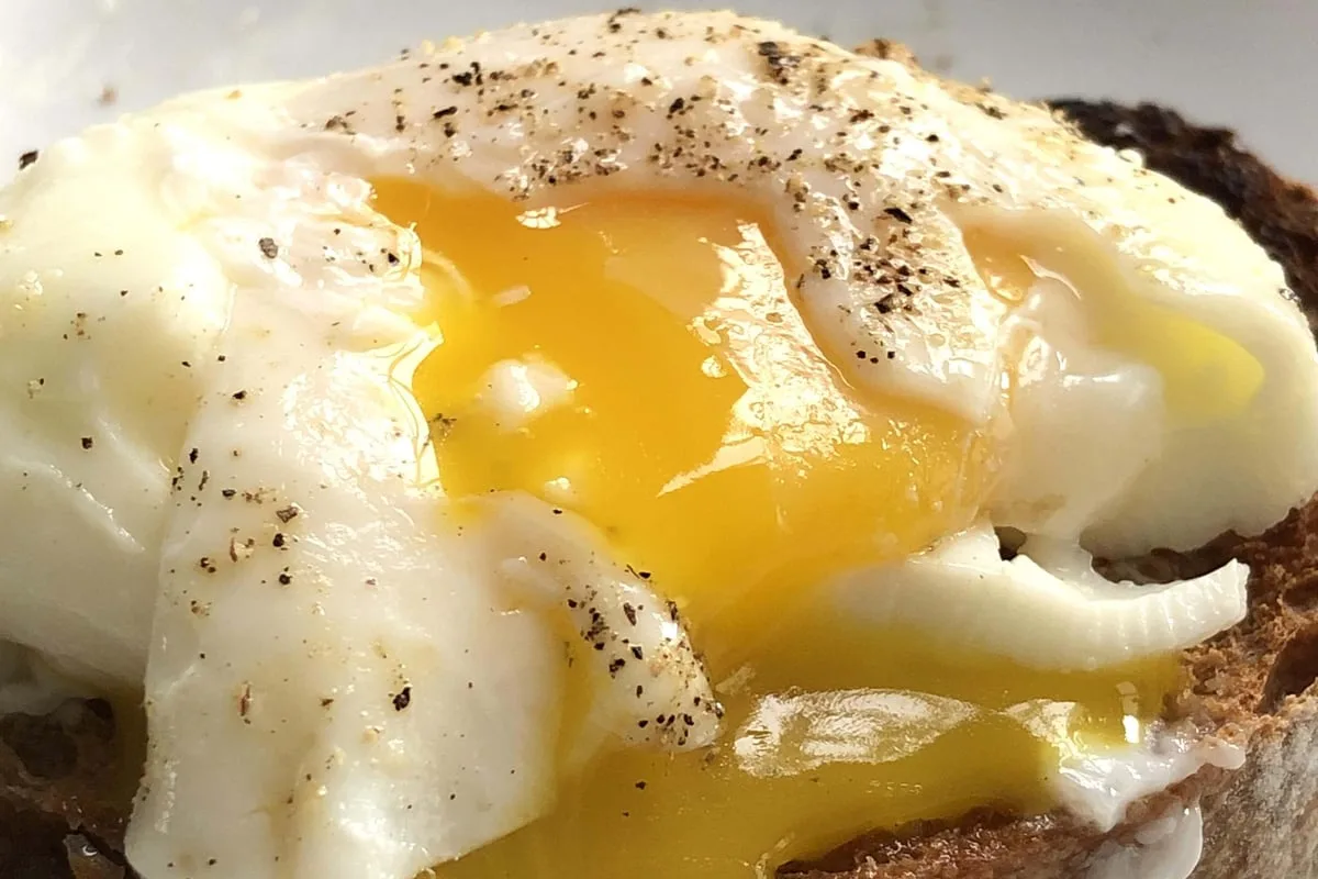 Vulnerable people eating out ‘should avoid runny eggs’ amid salmonella outbreak