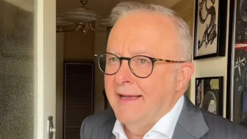 Albanese dips toe back into comedy after ‘melon’ podcast gaffe