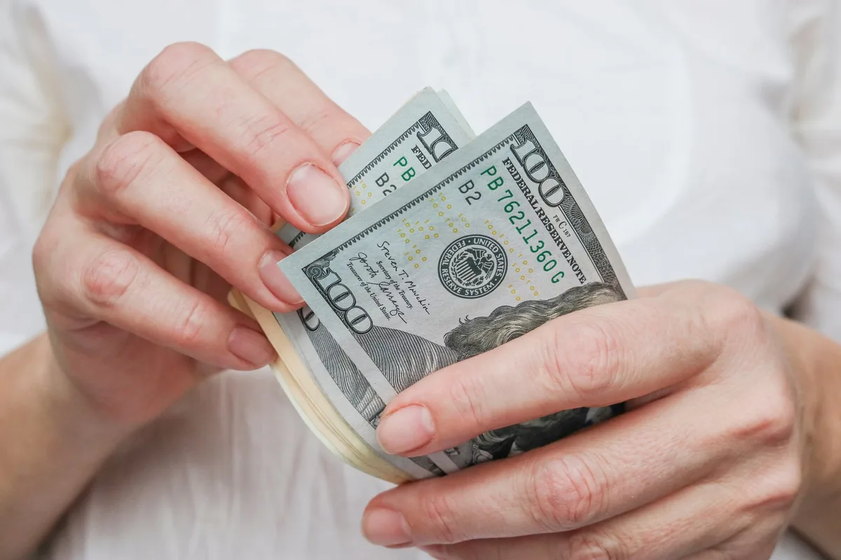 El dólar mayorista tiene una leve suba y alcanza el valor más alto del año