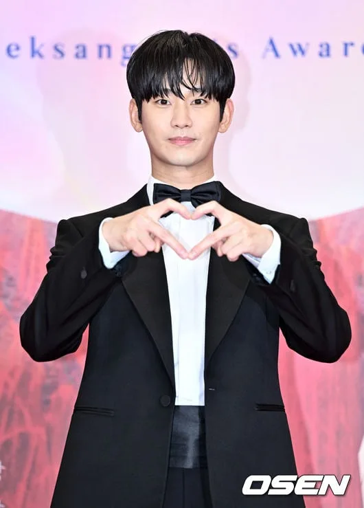김수현 첫 공식석상, 왜 시상자일까…'윈윈' 영리한 선택 [Oh!쎈 이슈]