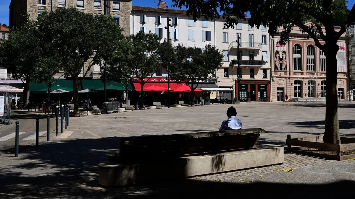 "Les 35°C peuvent être encore atteints dans le Sud" : les chaleurs font leur retour en France, avec un pic attendu lundi et mardi