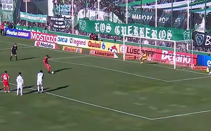 Lucas Passerini erró ante Huracán un penal de “patea y termina”, pero Sarmiento le permitió una pequeña revancha
