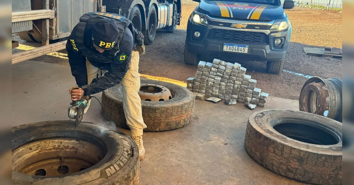 PRF apreende quase duas toneladas de drogas escondidas em caminhões no Paraná