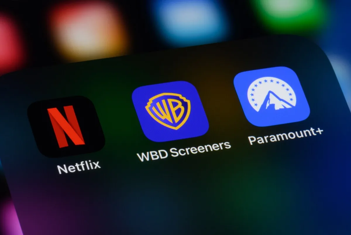 Fusión Paramount-Warner enfrenta riesgos de concentración y mayores precios para usuarios del streaming en México