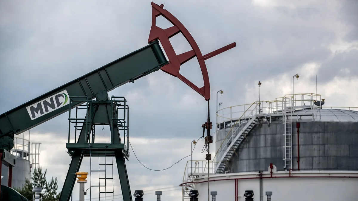 Governo vê preço do barril de petróleo Brent a descer para média de 86,1 dólares em 2027