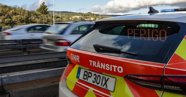 Fogo obriga ao corte da A1 nos dois sentidos em Aveiro