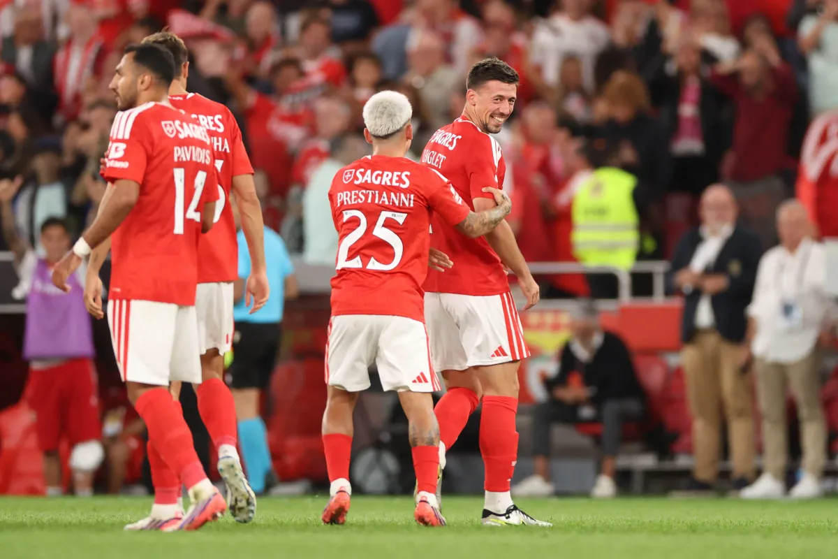 Veja fotos de Benfica x Estoril pelo Campeonato Português