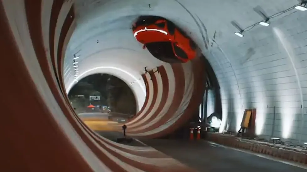 360 Grad Tunnel-Looping - Chinese wagt Schumacher-Stunt
