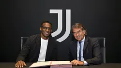 OFICIAL: Juventus contrata central colombiano ao Bolonha