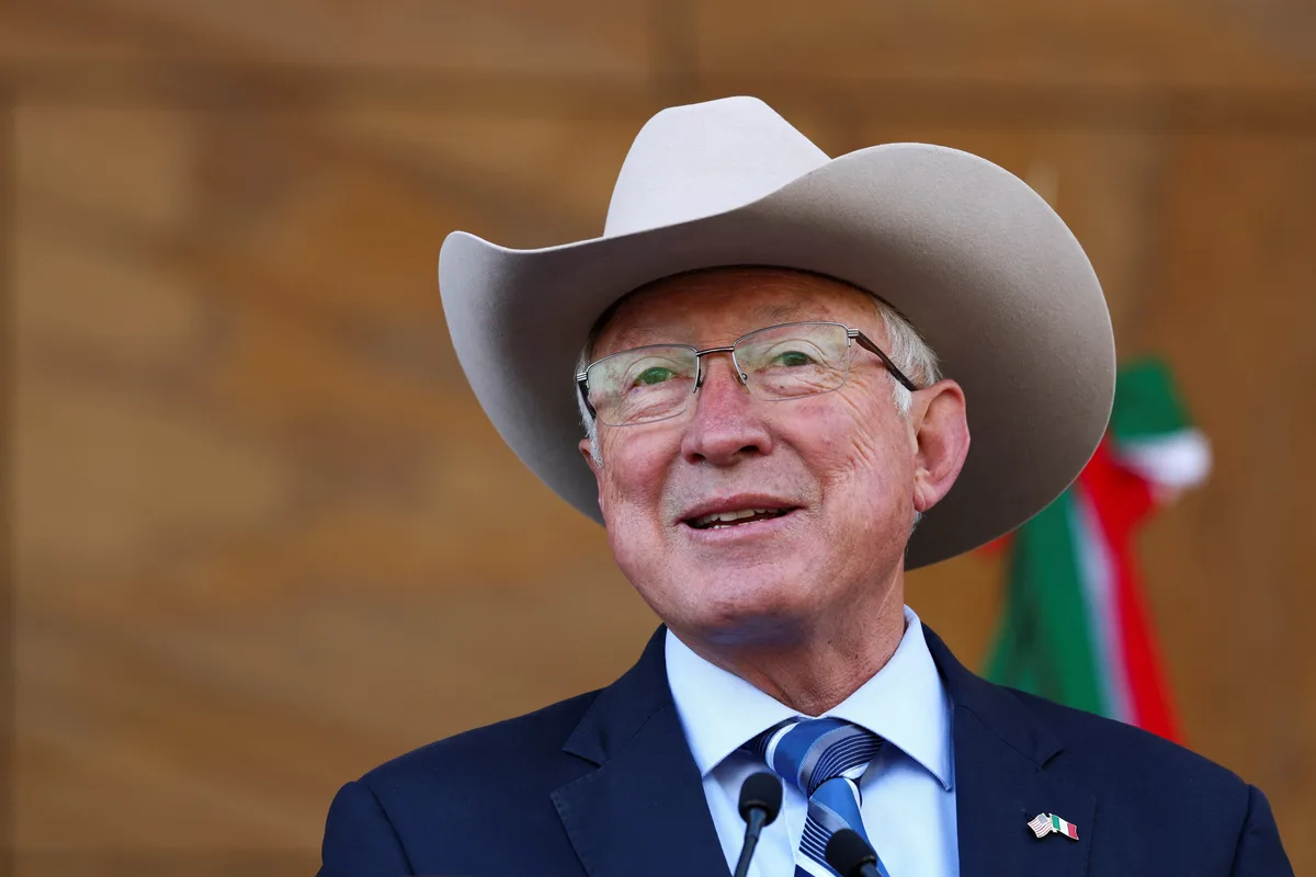Ken Salazar pide una “nueva alianza de América del Norte” mientras Trump habla de un nuevo acuerdo con México y cuestiona el comercio con Canadá
