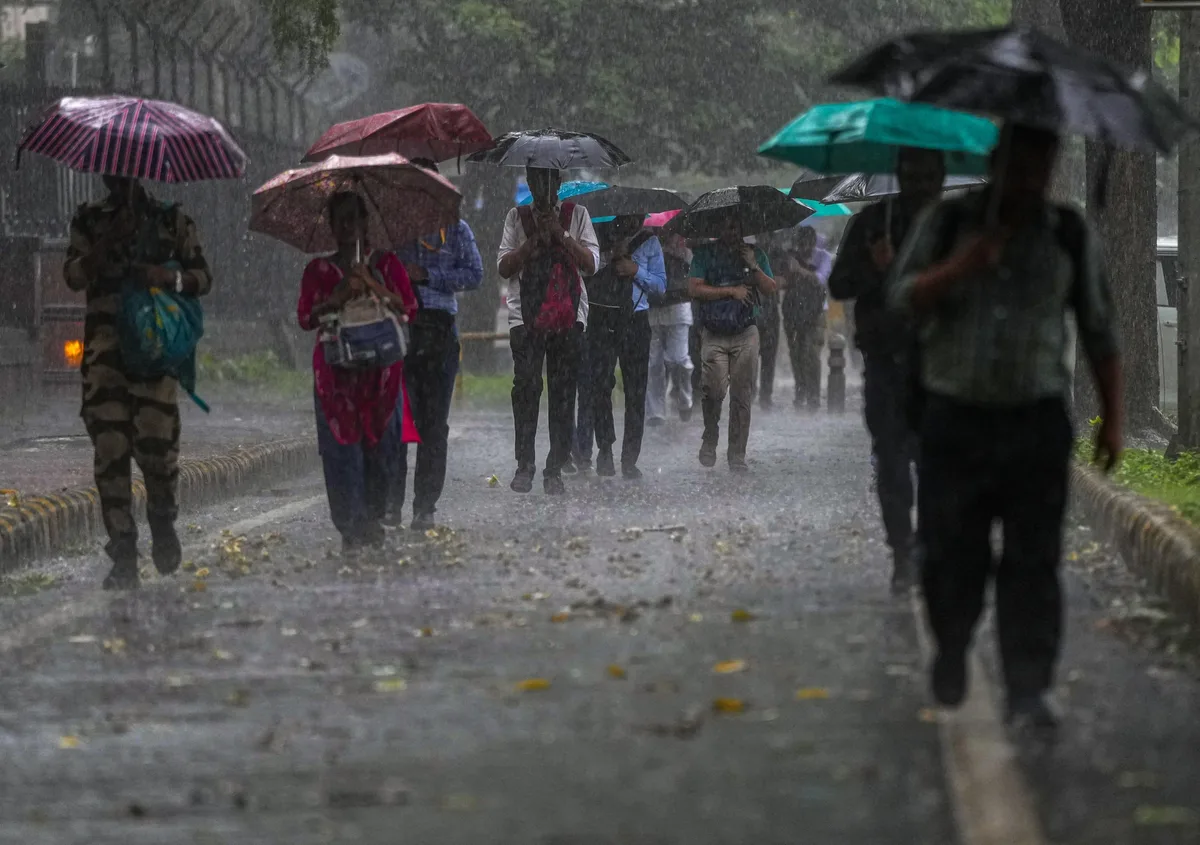 Heavy rain causes waterlogging across Delhi-NCR, IMD issues red alert